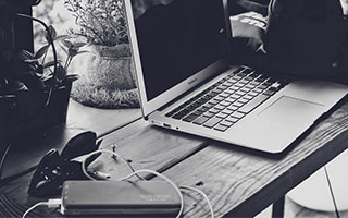 意甲媒体透露：米兰在冬季继续启动后防线的补强计划，目前已有三位目标人选